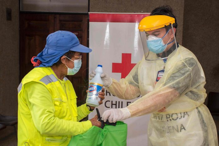 Con 27 mil botellas de cloro donadas a comunas vulnerables continúa la cruzada para apoyar a la desinfección de hogares