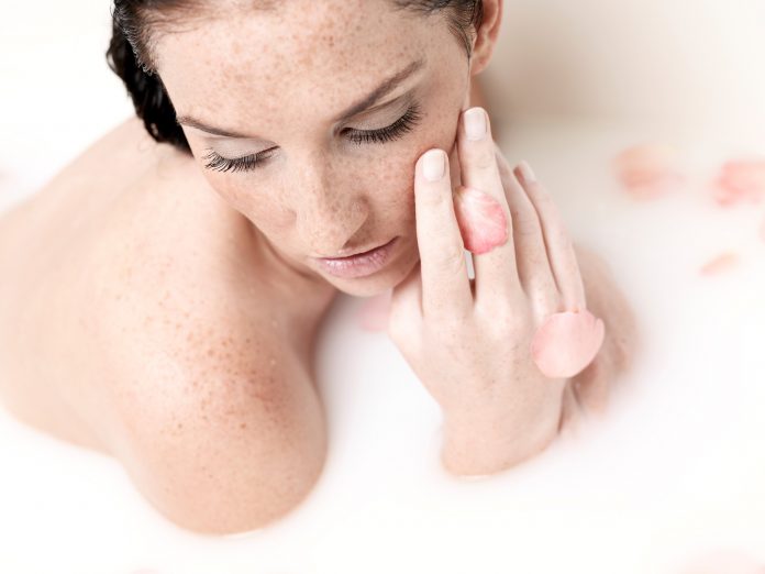 BASF lanza un nuevo ingrediente activo para el cuidado de la piel que ayuda a impulsar el bienestar emocional