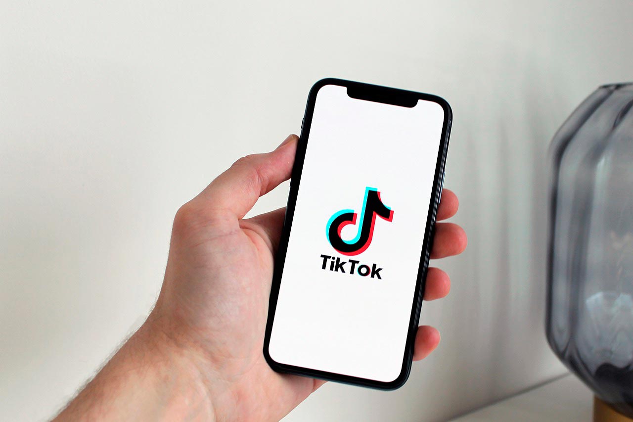 TikTok tiene una app para televisión - Pase de vídeos