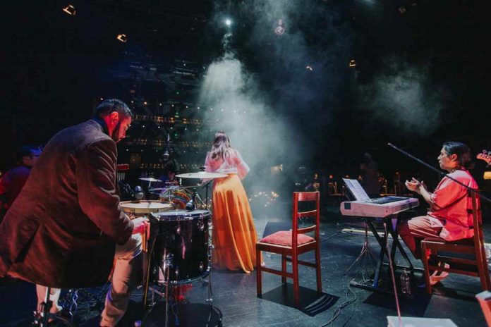 Fusión Latinoamericana y universos femeninos suben a escena en primer concierto 2022 de Canarito presentando su proyecto Surcos en el teatro Biobío