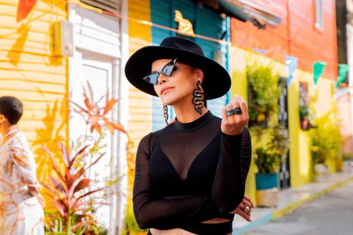 Olga Tañón estrena una nueva versión de su éxito mundial “Es mentiroso” El tema junto con su video oficial se encuentra disponibles en todas las plataformas digitales.