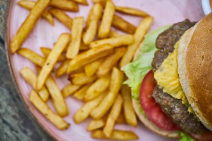 Hoy se celebra el Día de la Comida Rápida Estos son los descuentos disponibles