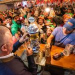 Primera jornada Comenzó el Bierfest Kunstmann 2023 Con icónico pinchado de barril se dio inicio a la fiesta de la cerveza que beneficia directamente a los bomberos de Valdivia