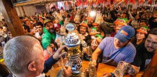 Primera jornada Comenzó el Bierfest Kunstmann 2023 Con icónico pinchado de barril se dio inicio a la fiesta de la cerveza que beneficia directamente a los bomberos de Valdivia