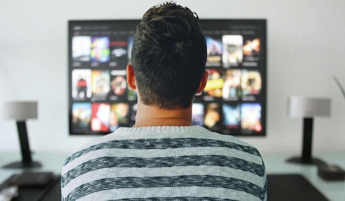 Ante las alzas de plataformas de streaming como Netflix: 4 recomendaciones para ahorrar dinero