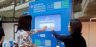 Startup Chilena EcoCarga estrena su primera máquina de auto atención para la recarga de detergente, suavizante y lavaloza en Parque Arauco Kennedy