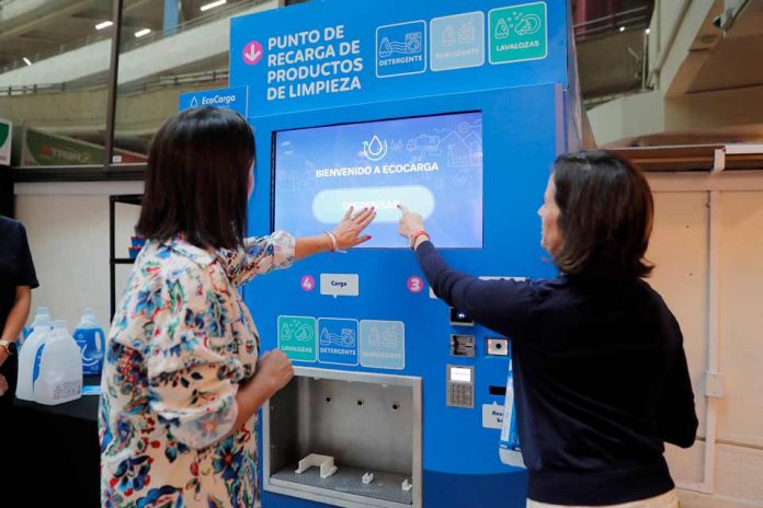 Startup Chilena EcoCarga estrena su primera máquina de auto atención para la recarga de detergente, suavizante y lavaloza en Parque Arauco Kennedy