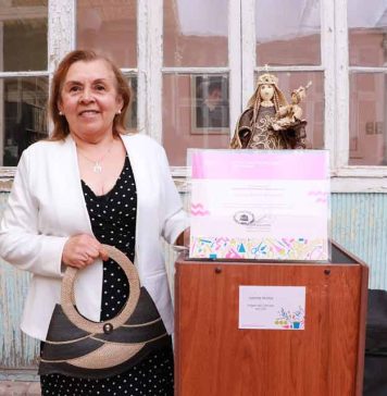 Cestera en paja de teatina de Santa Cruz Juana Muñoz ganó el Premio Maestra Artesana Tradicional