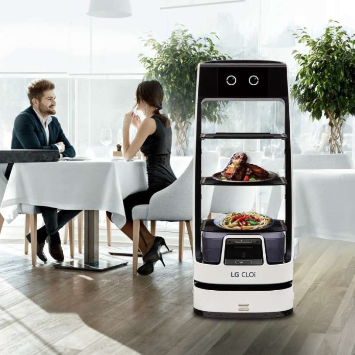 El nuevo servebot LG CLOi ofrece un rendimiento suave para un servicio confiable al cliente