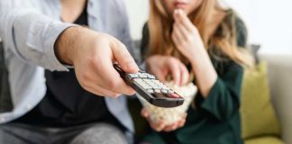 De clientes VTR: La mitad de las personas “habla” con su control remoto para ver contenidos en su televisor