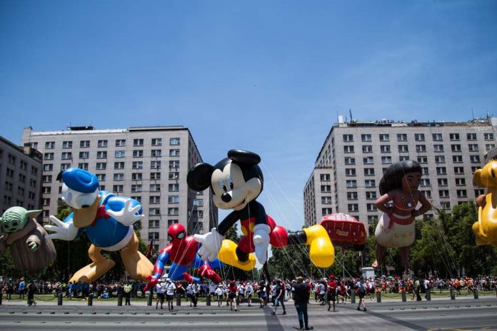 Más de 1 millón de personas vivieron la magia de la navidad en Paris Parade