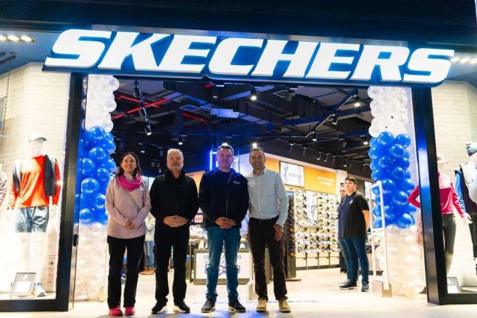 Skechers inaugura nueva tienda en Punta Arenas, convirtiéndose en la más austral del mundo para la compañía