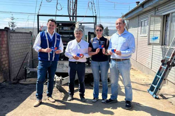 Entel entrega 5.000 simcards y 600 celulares a personas afectadas por los incendios forestales