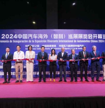 Exitosa Inauguración de la primera exposición itinerante de automóviles chinos