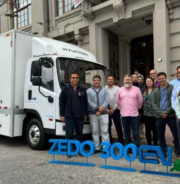 Reciclaje y electromovilidad de la mano: Hyundai Camiones & Buses entrega un Zedo 300EV a la Universidad Católica de Valparaíso