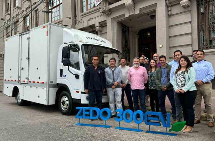 Reciclaje y electromovilidad de la mano: Hyundai Camiones & Buses entrega un Zedo 300EV a la Universidad Católica de Valparaíso