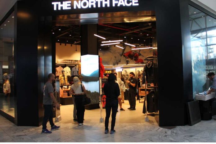 Contando más de 20 años de experiencias outdoor: The North Face reinaugura tienda del Parque Arauco con especiales novedades