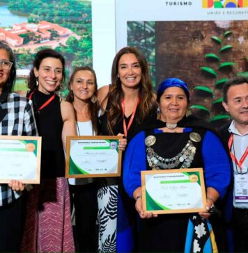 Empresaria de La Araucanía gana premio como la mejor iniciativa de turismo indígena en Feria WTM en Brasil