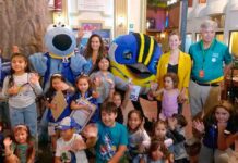 Junto a Fiú, niñas y niños juegan a ser censistas en Kidzania