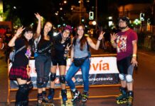 CicloRecreoVía Nocturna vuelve a Ñuñoa: Revisa el recorrido y algunos consejos para tener en cuenta durante la práctica deportiva Por segunda vez en lo que va de 2024, las calles de Ñuñoa recibirán a miles de personas que participarán en una nueva edición de la CicloRecreoVía Nocturna en la comuna. A partir de las 18:00 horas de este sábado 25 de mayo, y hasta las 00:00 horas del domingo, la emblemática Avenida Irarrázaval, entre Fernández Concha y Ramón Cruz, estará libre de automóviles y a disposición de ciclistas y peatones para que la puedan recorrer en un ambiente familiar y seguro.