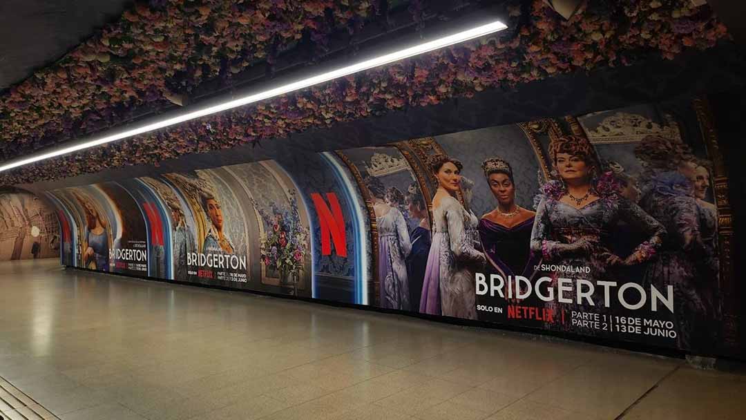 Campaña Publicitaria de la Serie Bridgerton de Netflix explota en Redes Sociales por conexión con sus audiencias