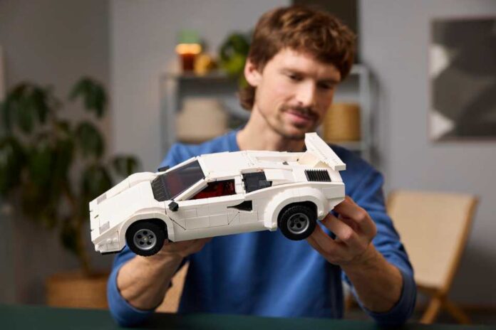 LEGO® rinde homenaje al superdeportivo icónico Lamborghini Countach 5000 Quattrovalvole