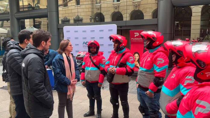 La ACHM y PedidosYa lanzan pionero plan para crear un registro voluntario de repartidores de delivery