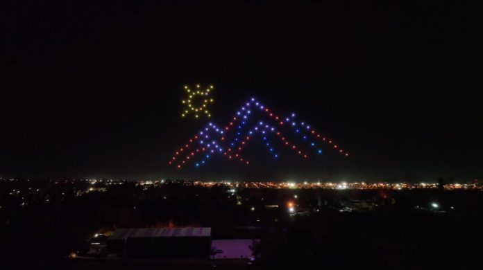 Tikitikiti: La Pintana parte las celebraciones con el primer show de drones que se realiza en Fiestas Patrias en nuestro país