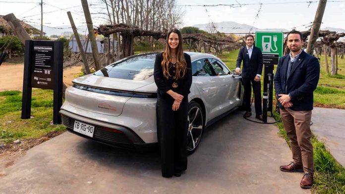 Porsche inaugura Corredor Verde O'Higgins, nueva iniciativa de electromovilidad en Chile