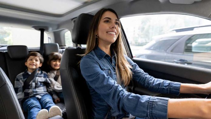 Bridgestone y “La Cristi Mecánica” unen fuerzas para empoderar a mujeres en el cuidado y mantención de sus vehículos