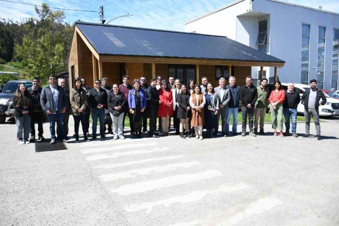 Pymes visitaron prototipo de vivienda social rural para  conocer resultados de los métodos modernos de construcción sostenible en madera