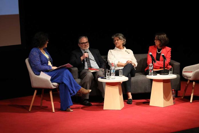 Políticas públicas, práctica en terreno y mejor gestión: Expertos plantean claves para fortalecer la formación pedagógica en Chile. La Universidad Finis Terrae acogió el seminario 