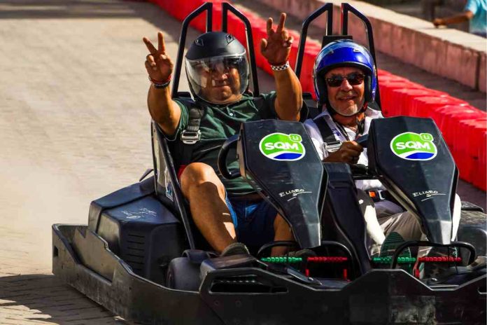 Eliseo Salazar llevó la electromovilidad a Toconao y San Pedro de Atacama con sus E-Karts