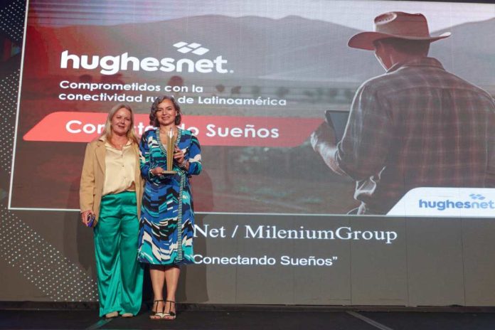 Hughes gana en los Premios EIKON 2024 con su iniciativa Conectando Sueños