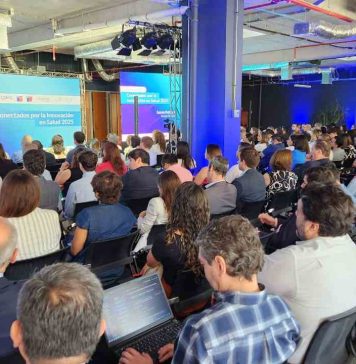 Masiva asistencia a entrega de hoja de ruta del programa transforma innovación en salud Masiva asistencia a entrega de hoja de ruta del programa transforma innovación en salud