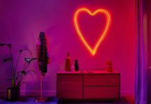 Parejas celebran el Día del Amor sincronizando luces inteligentes con sus canciones favoritas