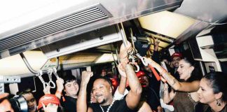 H&M dio inicio a su nueva era junto a un explosivo show de Akriila en el Metro de Santiago