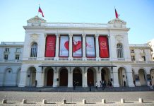 Teatro Municipal de Santiago estrena renovada fachada de su edificio Teatro Municipal de Santiago estrena renovada fachada de su edificio