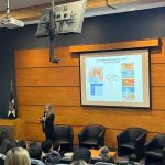 Doctora UdeC da clase magistral sobre One Health en lanzamiento de programas terriotoriales de la USS