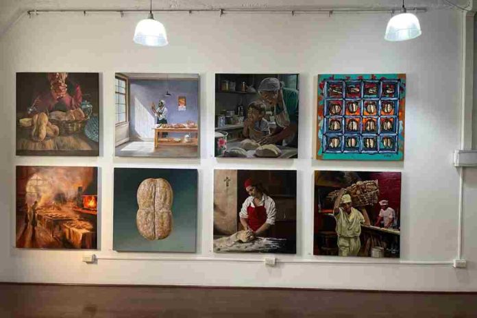 El pan como nunca lo viste: arte, emoción y cultura en la nueva exposición de la biblioteca de Santiago
