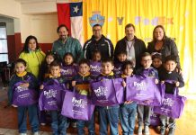 Más de 1300 abrigos nuevos han sido entregados por FedEx y Desafío Levantemos Chile en los últimos tres años a escolares de todo el país