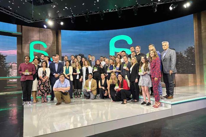 “Categoría Energía Colbún”: Premio Avonni abre sus postulaciones 2025 y reconocerá innovaciones en energía