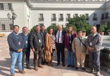 Trabajadoras de la industria pesquera del Biobío entregan carta en La Moneda y exigen intervención inmediata