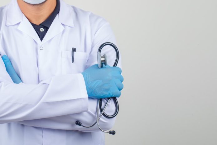 31% de las licencias médicas irregulares en el sector público fueron financiadas por Isapres: expertos advierten impacto millonario