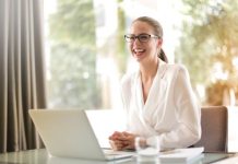 El 64% de los empleos profesionales en Chile exige inglés: el idioma se consolida como estándar mínimo en la empleabilidad