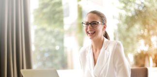 El 64% de los empleos profesionales en Chile exige inglés: el idioma se consolida como estándar mínimo en la empleabilidad