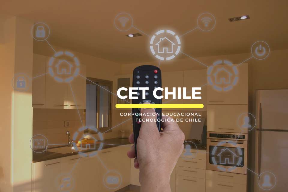 CET Chile Lidera la Educación Técnica del Futuro: La Domótica Impulsa las Carreras de Electrónica, Telecomunicaciones y Programación