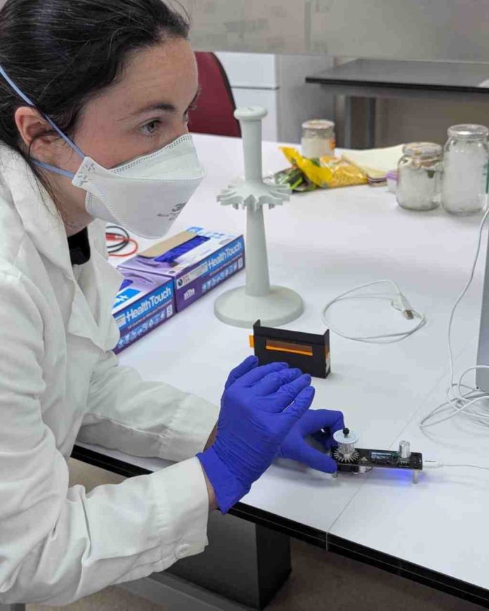 Científicos en Chile crean reactivos y equipos de biotecnología de bajo costo para escuelas y laboratorios
