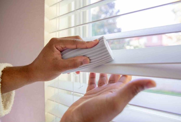 Dile adiós al polvo: Llega a Chile Damp Duster