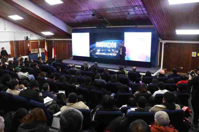 Innovando desde los territorios: Ancud, Palena, Purranque, Puerto Montt y Puerto Varas compartieron estrategias de gestión municipal en encuentro de innovación pública.